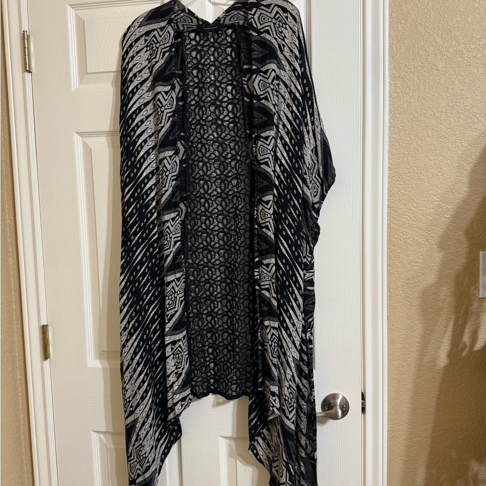 Atmosphere Black and Cream Lace Kimono Style Cardigan